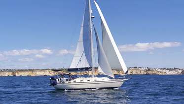 sailing yacht skipper jobs